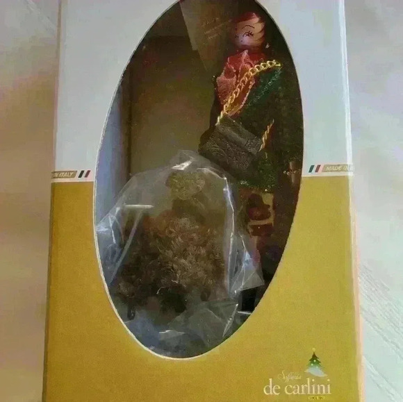 De Carlini-Lady in Green Jacket with Dog - Picture 3 of 3